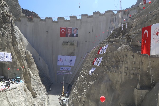 yusufeli-baraji’nin-3-milyonuncu-metrekup-betonu-bugun-dokuldu-(3).jpg