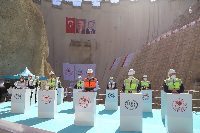 yusufeli-baraji’nin-3-milyonuncu-metrekup-betonu-bugun-dokuldu-(5).jpg