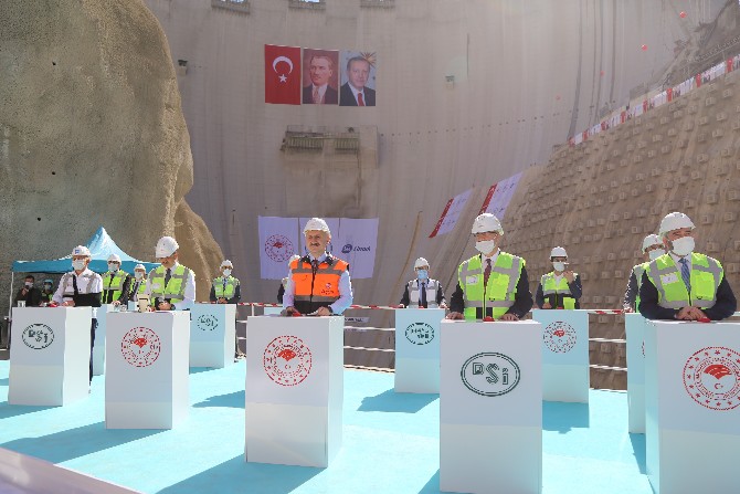 yusufeli-baraji’nin-3-milyonuncu-metrekup-betonu-bugun-dokuldu-(7).jpg