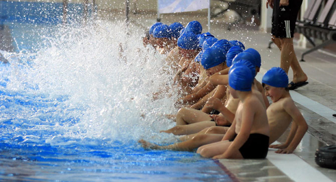 yuzen-cocuklar-1.jpg yuzen-cocuklar-1.jpg