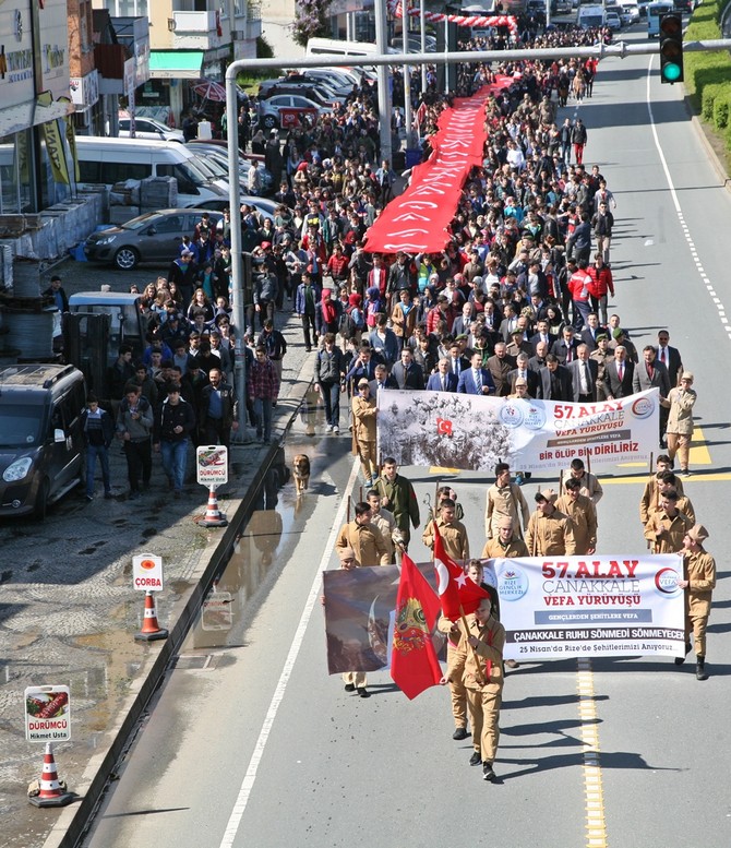 yuzlerce-genc-rizede-vefa-yuruyusunde-bir-araya-geldi-(7).jpg