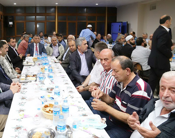 zavendikli-mustafa-hoca-kopuzlar-kuran-kursunda-duzenlenen-iftar-programi1.jpg zavendikli-mustafa-hoca-kopuzlar-kuran-kursunda-duzenlenen-iftar-programi1.jpg