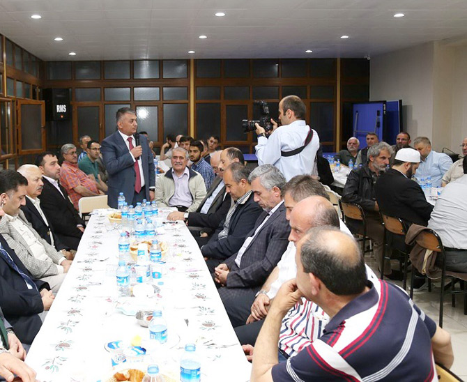 zavendikli-mustafa-hoca-kopuzlar-kuran-kursunda-duzenlenen-iftar-programi2.jpg zavendikli-mustafa-hoca-kopuzlar-kuran-kursunda-duzenlenen-iftar-programi2.jpg