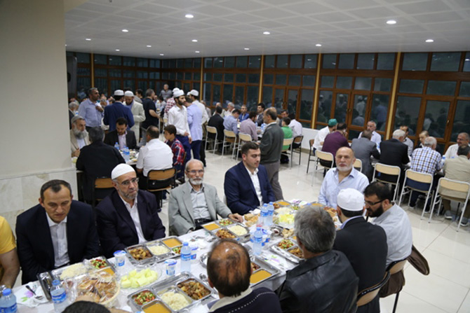 zavendikli-mustafa-hoca-kopuzlar-kuran-kursunda-duzenlenen-iftar-programi4.jpg zavendikli-mustafa-hoca-kopuzlar-kuran-kursunda-duzenlenen-iftar-programi4.jpg