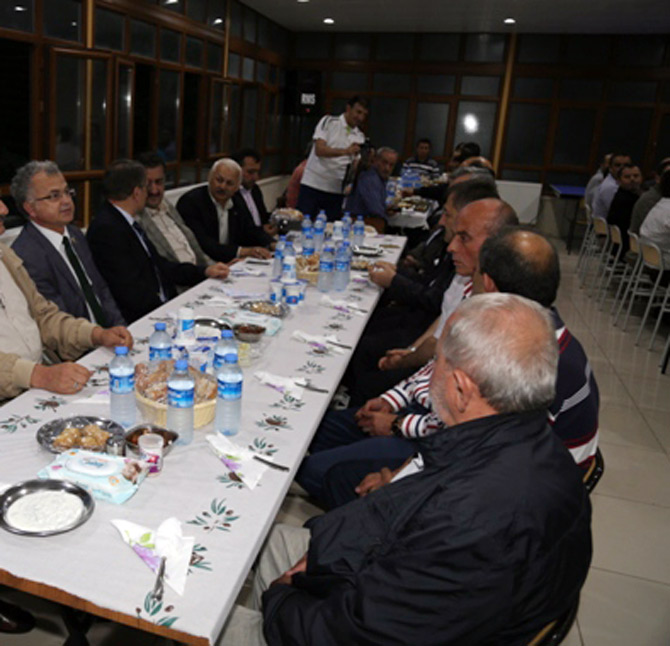 zavendikli-mustafa-hoca-kopuzlar-kuran-kursunda-duzenlenen-iftar-programi5.jpg zavendikli-mustafa-hoca-kopuzlar-kuran-kursunda-duzenlenen-iftar-programi5.jpg