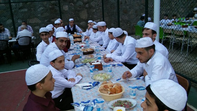 zavendikli-mustafa-yildiz-hoca-efendi-kur’an-kurslari-iftar-programi-(5).jpg
