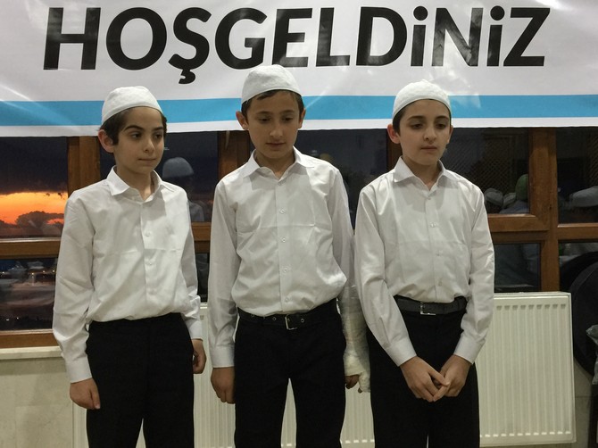 zavendikli-mustafa-yildiz-hoca-efendi-kuran-kursu’nun-rizeli-11-yasindaki-3-minik-ogrencisi-6-ayda-hafiz-oldu-(10).jpg