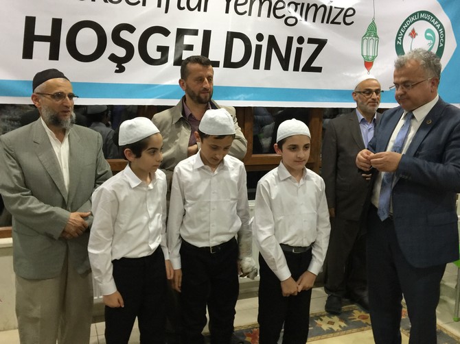 zavendikli-mustafa-yildiz-hoca-efendi-kuran-kursu’nun-rizeli-11-yasindaki-3-minik-ogrencisi-6-ayda-hafiz-oldu-(11).jpg
