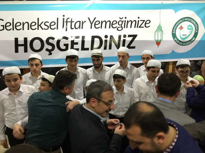 zavendikli-mustafa-yildiz-hoca-efendi-kuran-kursu’nun-rizeli-11-yasindaki-3-minik-ogrencisi-6-ayda-hafiz-oldu-(16).jpg