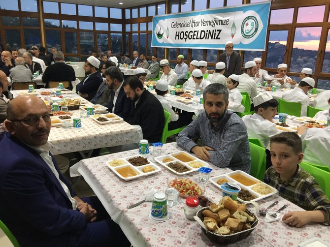 zavendikli-mustafa-yildiz-hocaefendi-kuran-kurslari-iftar-programi-(14).jpg