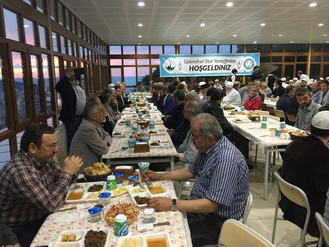 zavendikli-mustafa-yildiz-hocaefendi-kuran-kurslari-iftar-programi-(15).jpg