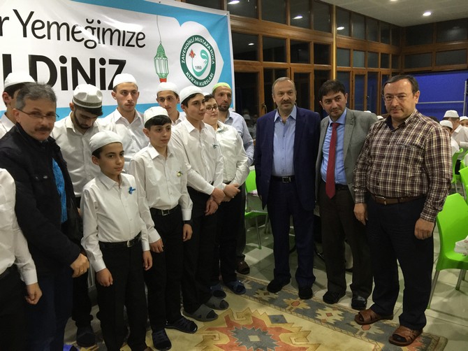 zavendikli-mustafa-yildiz-hocaefendi-kuran-kurslari-iftar-programi-(20).jpg