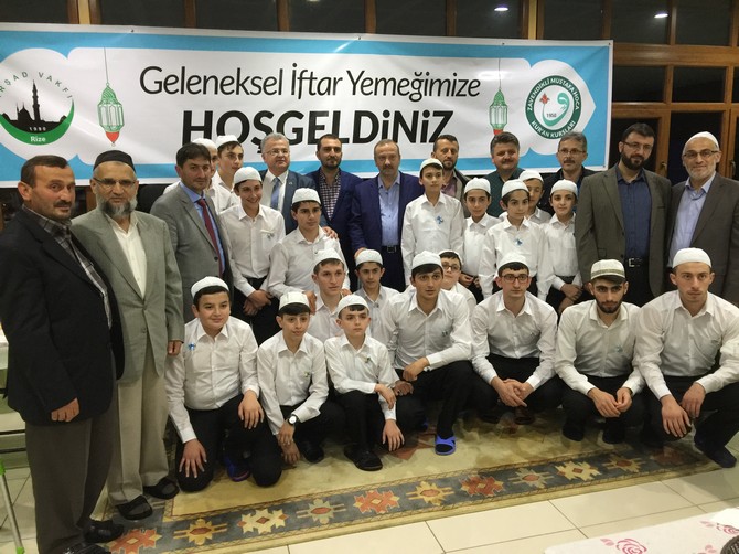 zavendikli-mustafa-yildiz-hocaefendi-kuran-kurslari-iftar-programi-(25).jpg