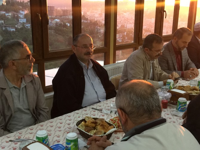 zavendikli-mustafa-yildiz-hocaefendi-kuran-kurslari-iftar-programi-(3).jpg