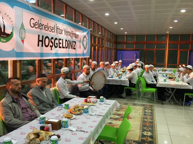 zavendikli-mustafa-yildiz-hocaefendi-kuran-kurslari-iftar-programi-(4).jpg