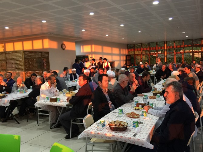 zavendikli-mustafa-yildiz-hocaefendi-kuran-kurslari-iftar-programi-(5).jpg