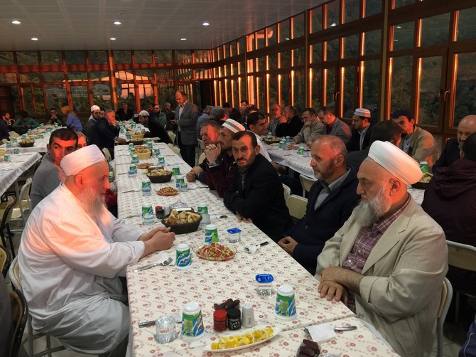 zavendikli-mustafa-yildiz-hocaefendi-kuran-kurslari-iftar-programi-(8).jpg
