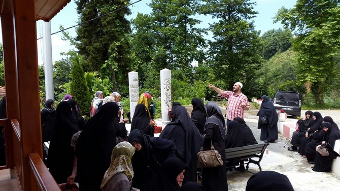 zavendikli-mustafa-yildiz-hocaefendiyi-kabri-basinda-anma-(3).jpg