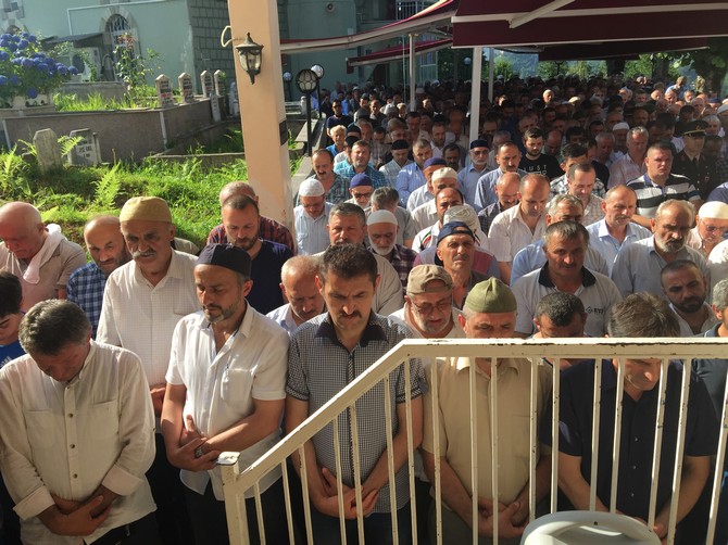 zehra-ozturk-un-cenazesi-kalkandere-rize-(14).jpg
