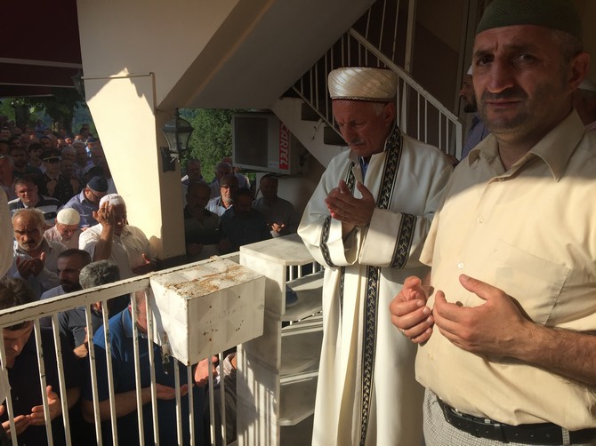 zehra-ozturk-un-cenazesi-kalkandere-rize-(21).jpg