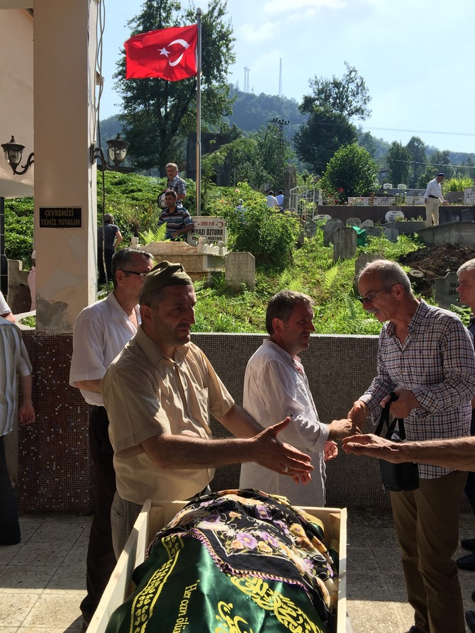 zehra-ozturk-un-cenazesi-kalkandere-rize-(3).jpg