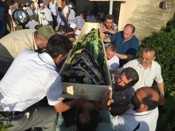 zehra-ozturk-un-cenazesi-kalkandere-rize-(30).jpg