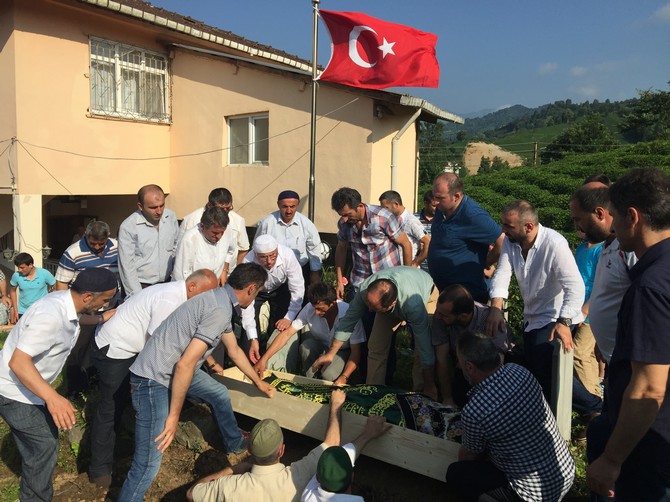 zehra-ozturk-un-cenazesi-kalkandere-rize-(33).jpg