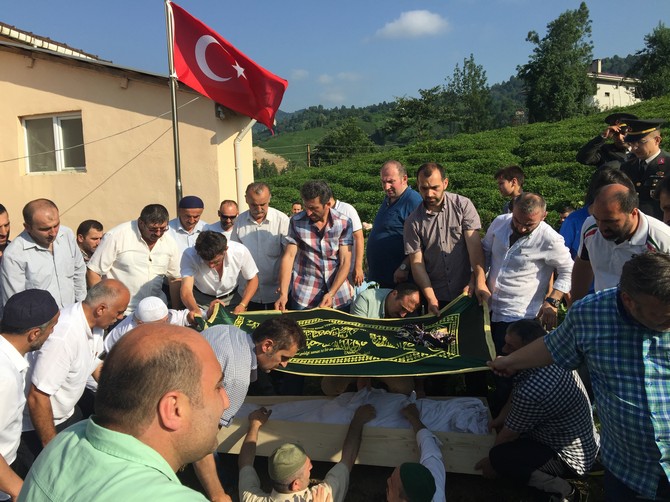 zehra-ozturk-un-cenazesi-kalkandere-rize-(34).jpg
