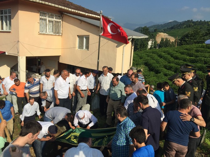 zehra-ozturk-un-cenazesi-kalkandere-rize-(36).jpg