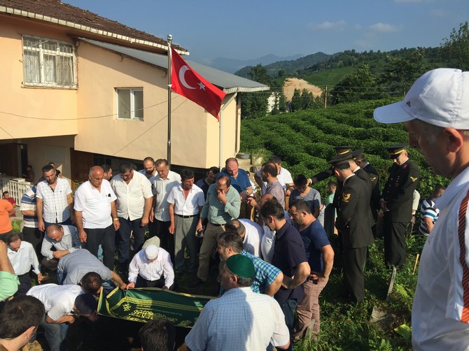 zehra-ozturk-un-cenazesi-kalkandere-rize-(37).jpg