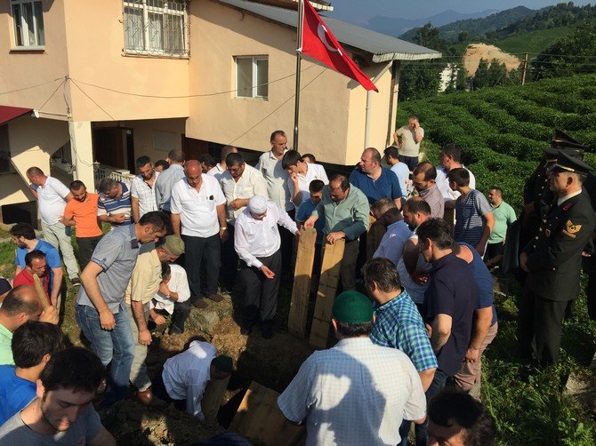 zehra-ozturk-un-cenazesi-kalkandere-rize-(38).jpg
