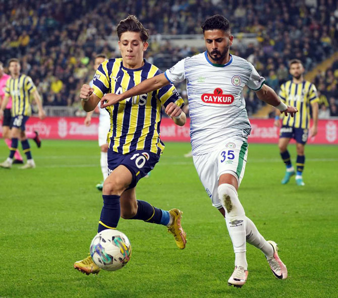 ziraat-turkiye-kupasi-son-16-turunda-fenerbahce-ile-caykur-rizespor-takimlari-ulker-stadinda-karsilasti-001.jpg