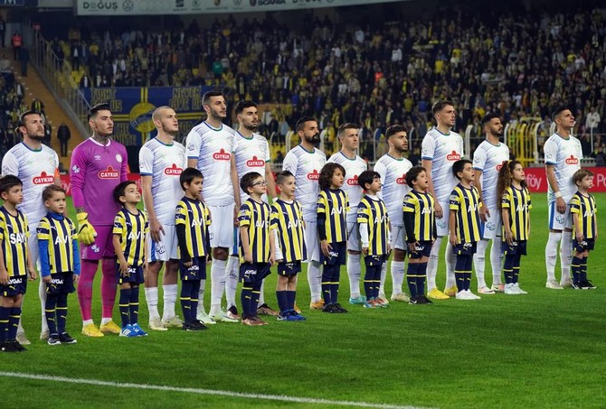 ziraat-turkiye-kupasi-son-16-turunda-fenerbahce-ile-caykur-rizespor-takimlari-ulker-stadinda-karsilasti-12.jpg