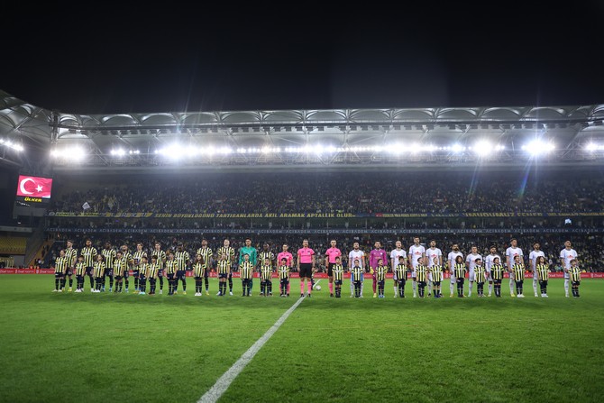 ziraat-turkiye-kupasi-son-16-turunda-fenerbahce-ile-caykur-rizespor-takimlari-ulker-stadinda-karsilasti-2.jpg