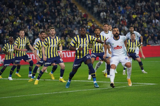 ziraat-turkiye-kupasi-son-16-turunda-fenerbahce-ile-caykur-rizespor-takimlari-ulker-stadinda-karsilasti-27.jpg