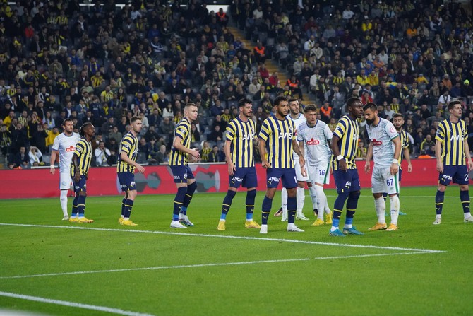 ziraat-turkiye-kupasi-son-16-turunda-fenerbahce-ile-caykur-rizespor-takimlari-ulker-stadinda-karsilasti-41.jpg