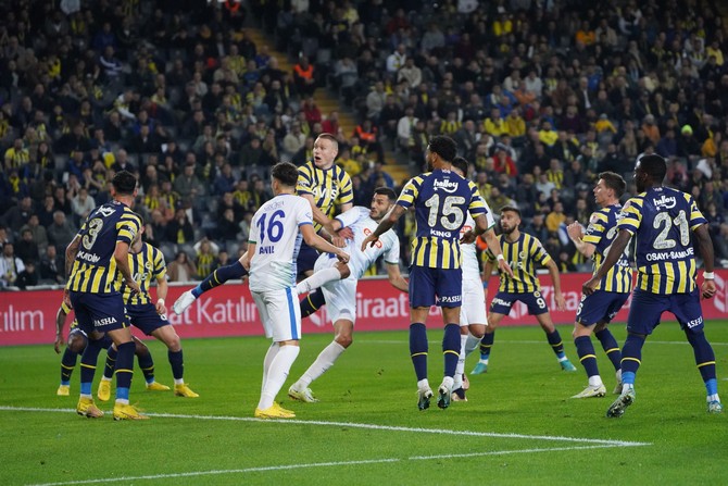 ziraat-turkiye-kupasi-son-16-turunda-fenerbahce-ile-caykur-rizespor-takimlari-ulker-stadinda-karsilasti-42.jpg