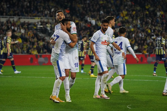 ziraat-turkiye-kupasi-son-16-turunda-fenerbahce-ile-caykur-rizespor-takimlari-ulker-stadinda-karsilasti-49.jpg