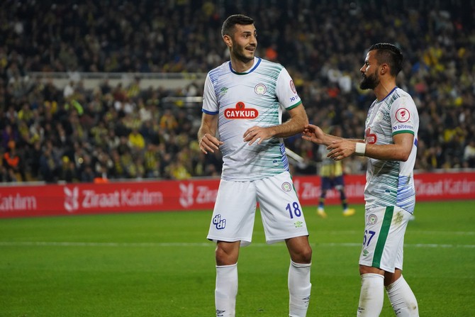 ziraat-turkiye-kupasi-son-16-turunda-fenerbahce-ile-caykur-rizespor-takimlari-ulker-stadinda-karsilasti-50.jpg