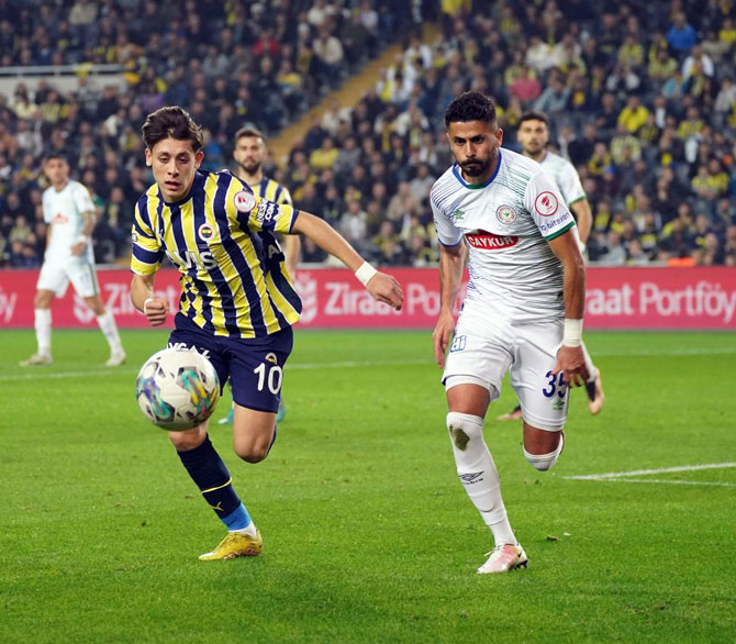 ziraat-turkiye-kupasi-son-16-turunda-fenerbahce-ile-caykur-rizespor-takimlari-ulker-stadinda-karsilasti.jpg