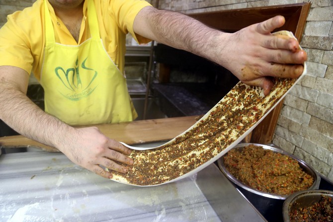 ziyafet-restauranttan--dolar-bozdurana-lahmacun-ve-tatli-ikrami-(3).jpg