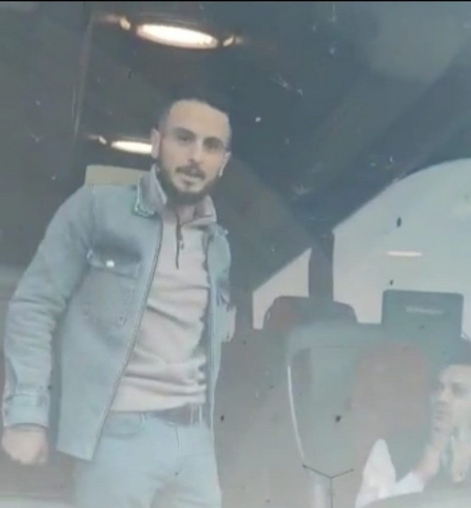 zonguldak-hopa-seferi-yapan-yolcu-otobusu-samsunda-aracta-bulunan-bir-yolcu-tarafindan-kaptanin-bicakla-rehin-alinmasi-sonucu-kacirild-4.jpg