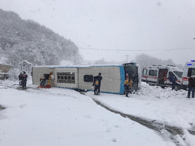 zonguldakta-yolcu-otobusu-devrildi-(1).jpg